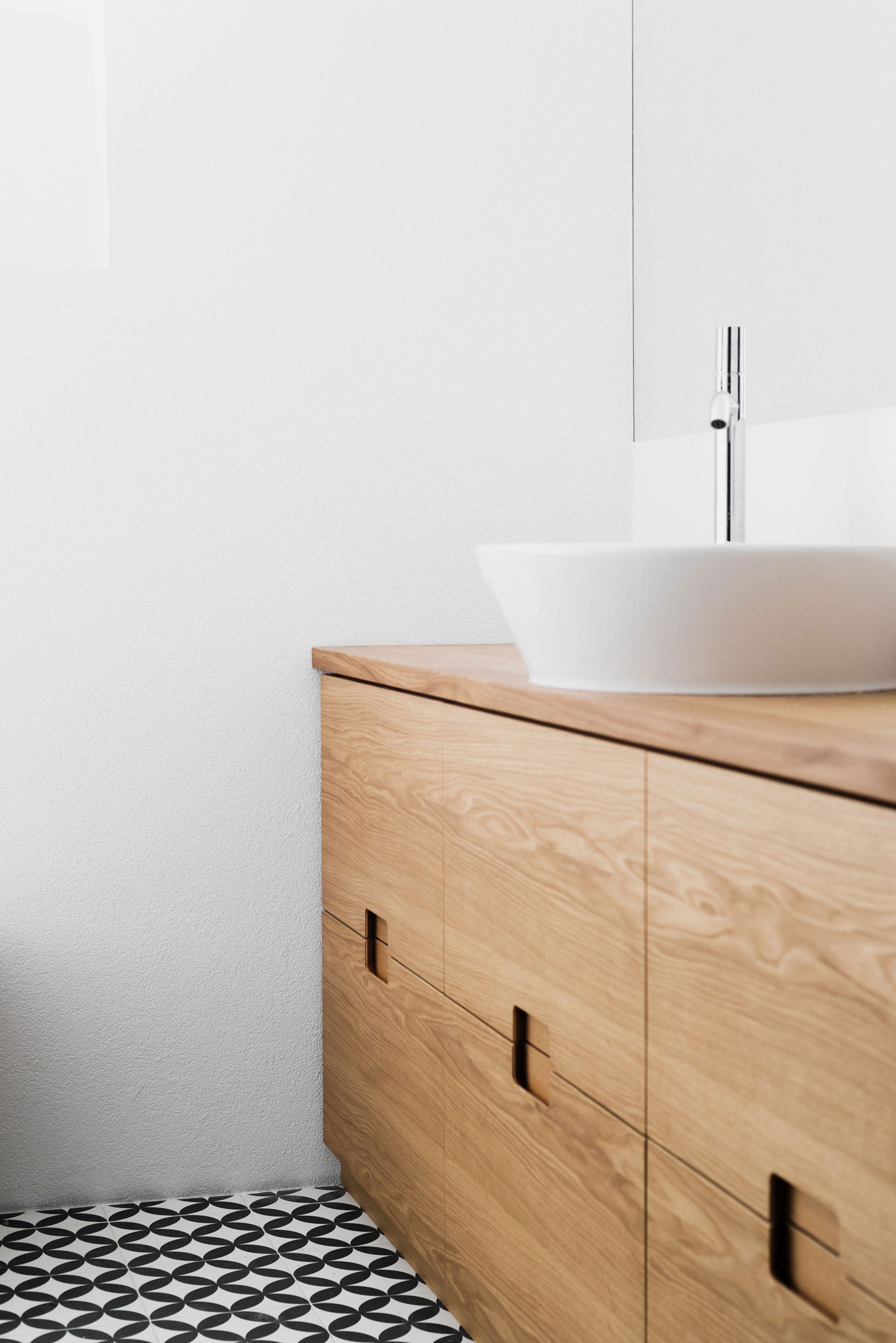 A 100-Year Old House Remodeled Into a Bright Contemporary Home in Poland by Loft Szczecin (22)