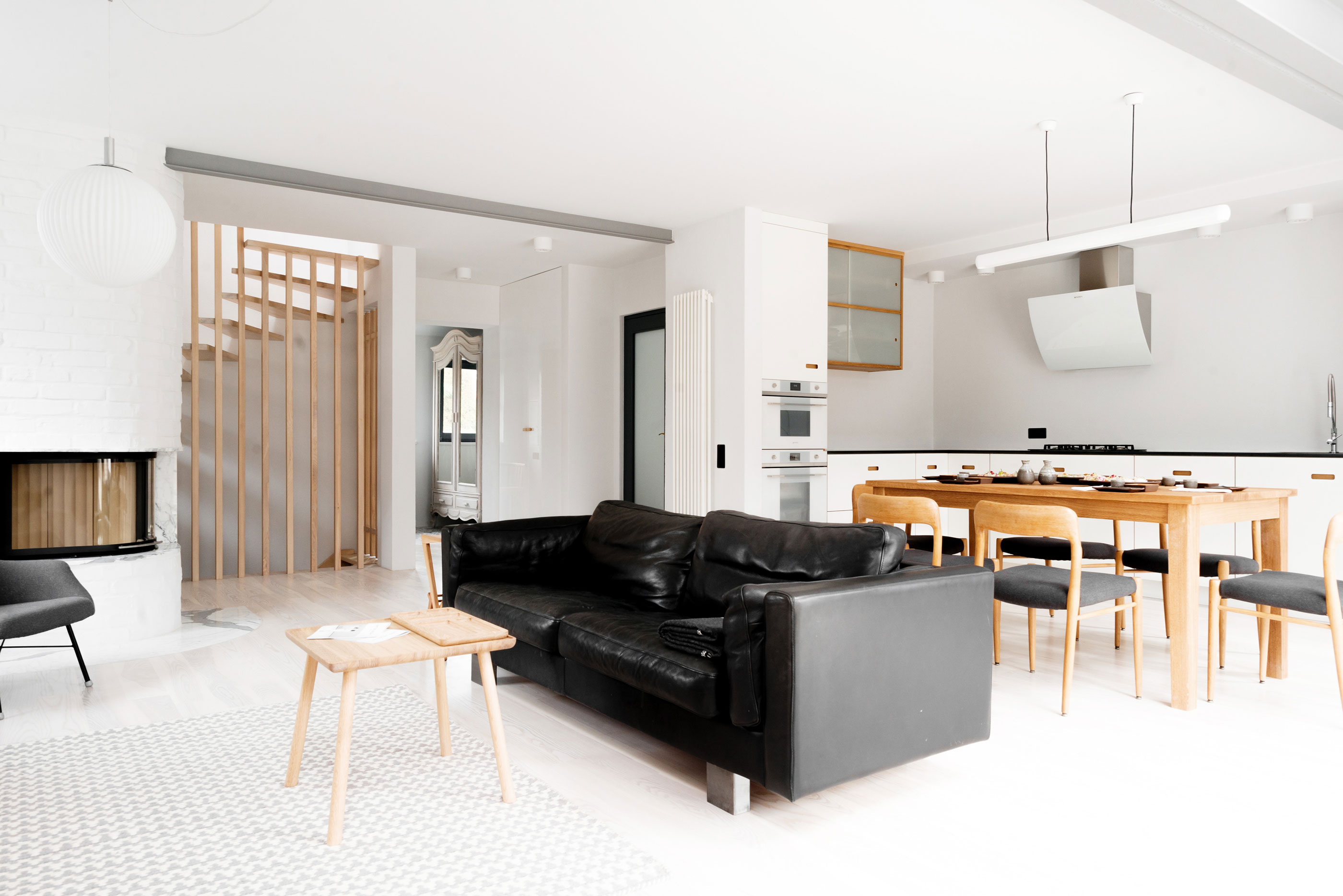 A 100-Year Old House Remodeled Into a Bright Contemporary Home in Poland by Loft Szczecin (5)