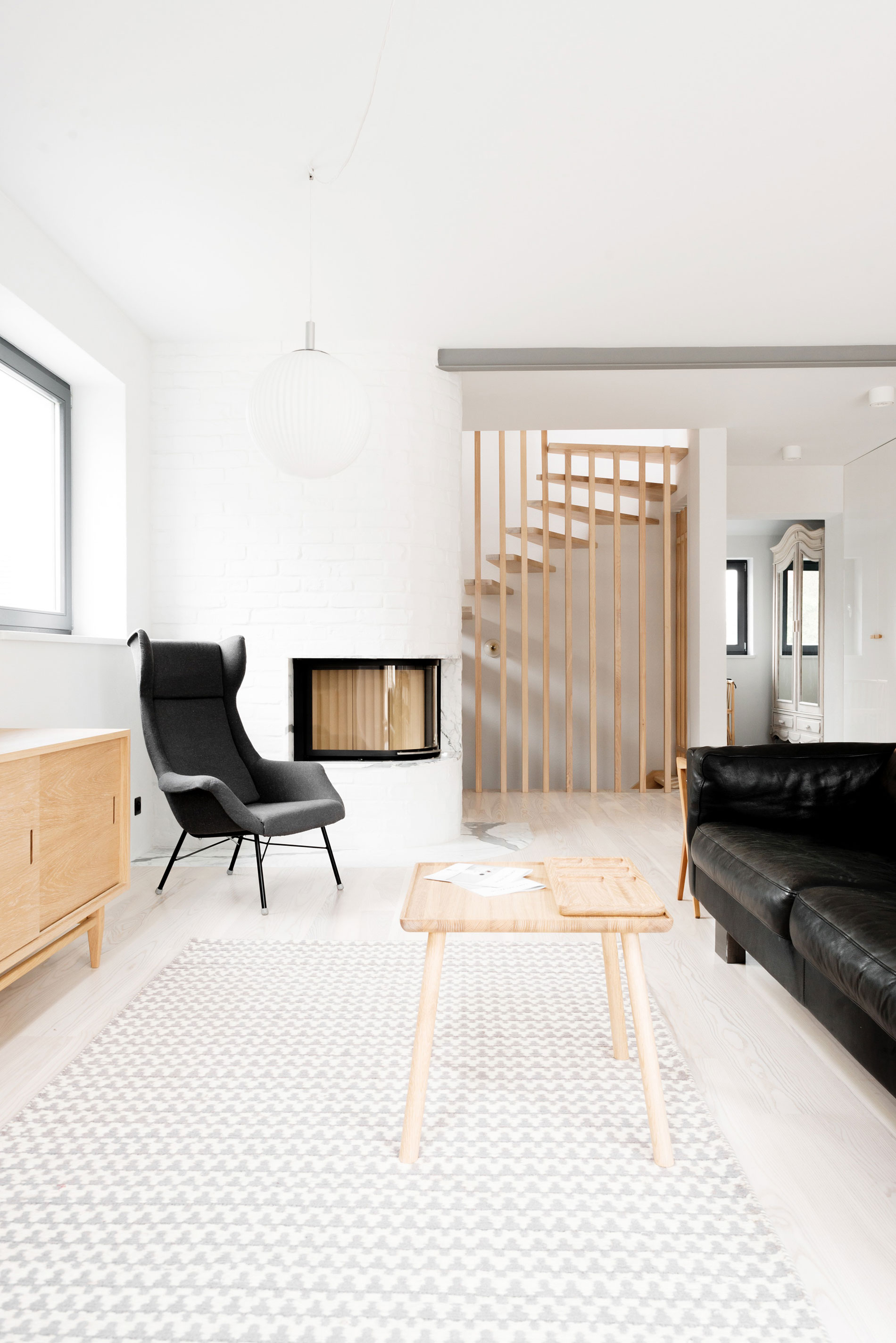 A 100-Year Old House Remodeled Into a Bright Contemporary Home in Poland by Loft Szczecin (6)
