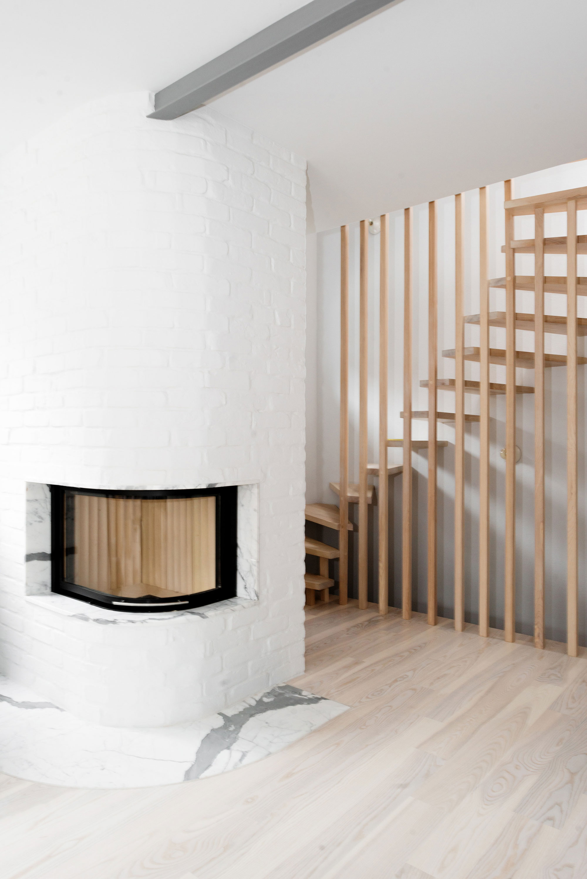 A 100-Year Old House Remodeled Into a Bright Contemporary Home in Poland by Loft Szczecin (8)