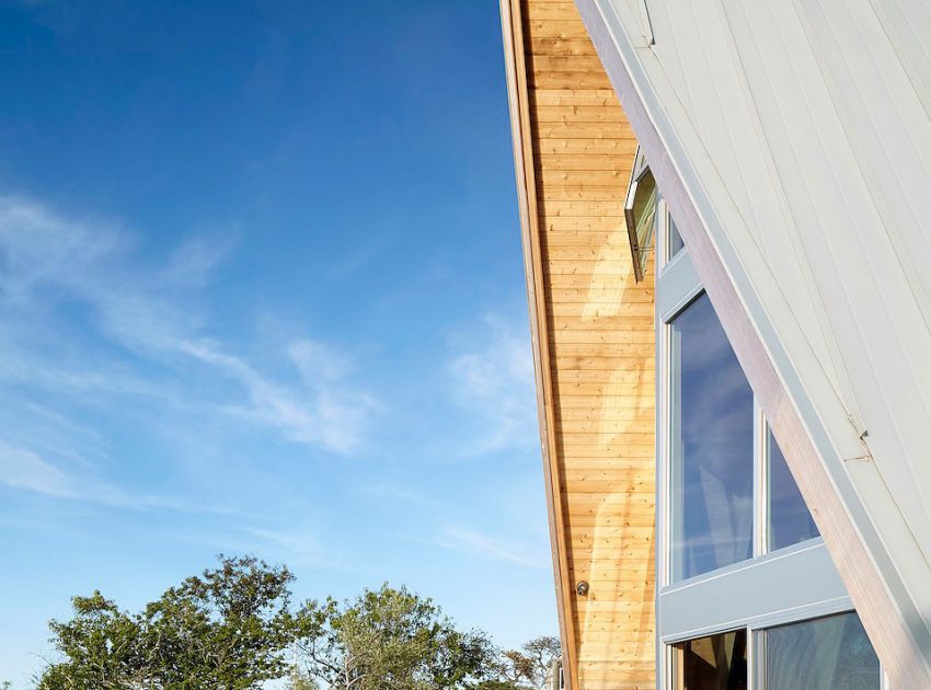 A 1960s Beach Home Turned into Spectacular Modern House on Fire Island by Bromley Caldari Architects (1)
