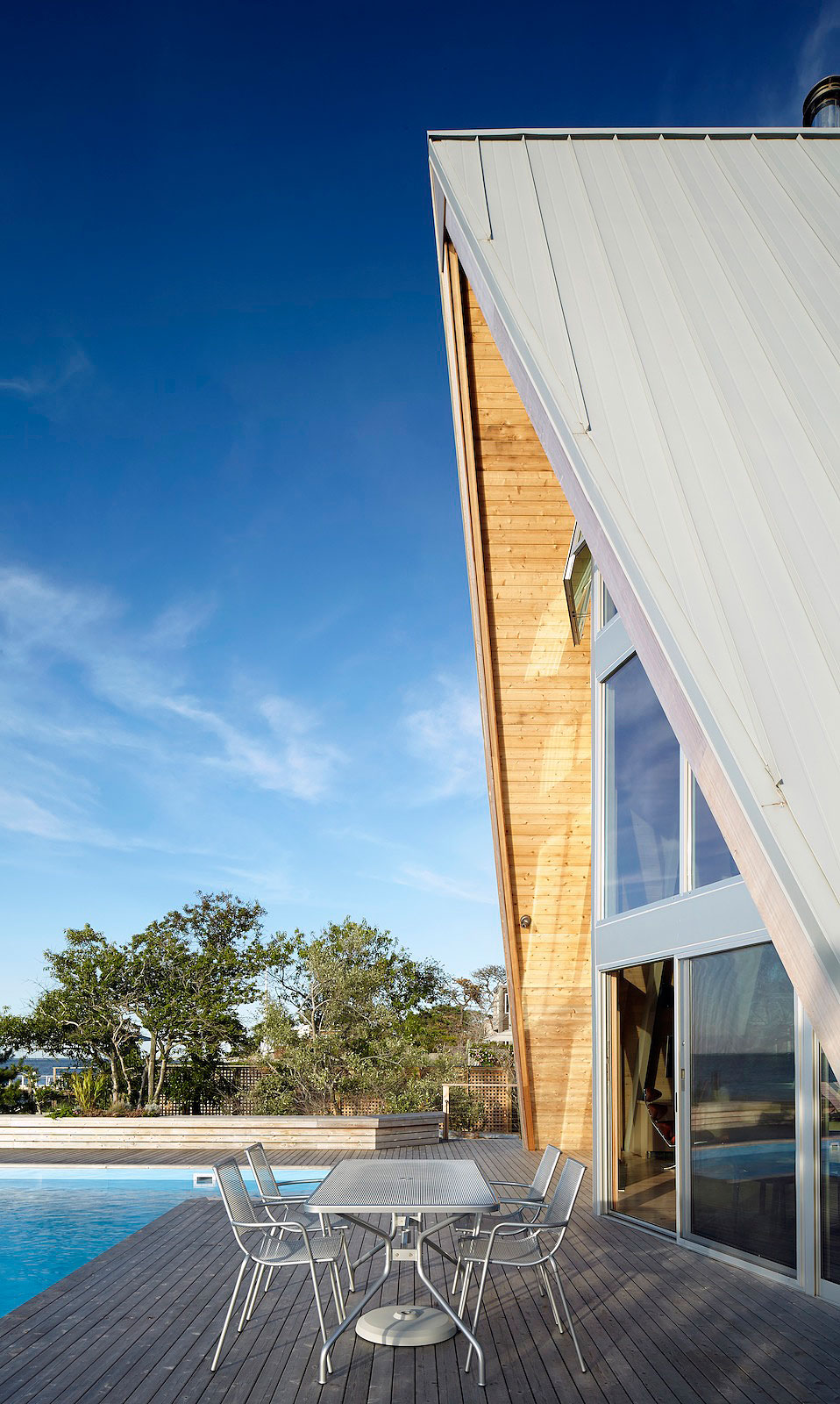 A 1960s Beach Home Turned into Spectacular Modern House on Fire Island by Bromley Caldari Architects (1)