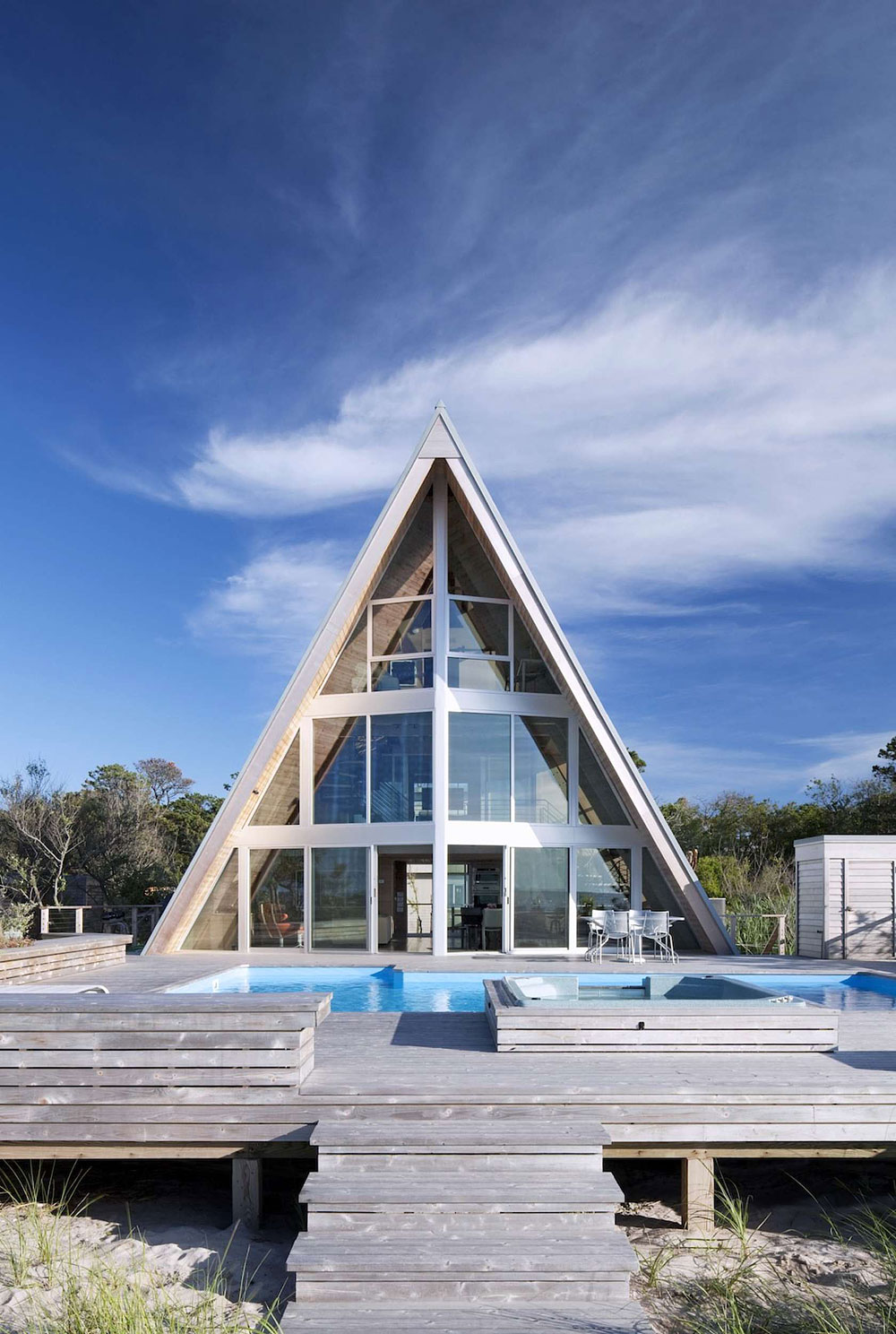 A 1960s Beach Home Turned into Spectacular Modern House on Fire Island by Bromley Caldari Architects (2)