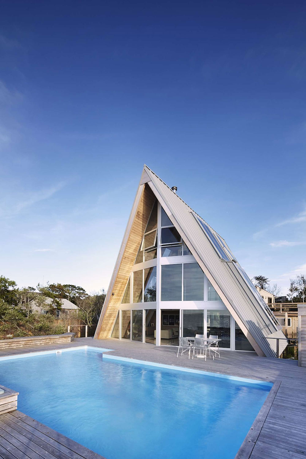 A 1960s Beach Home Turned into Spectacular Modern House on Fire Island by Bromley Caldari Architects (3)