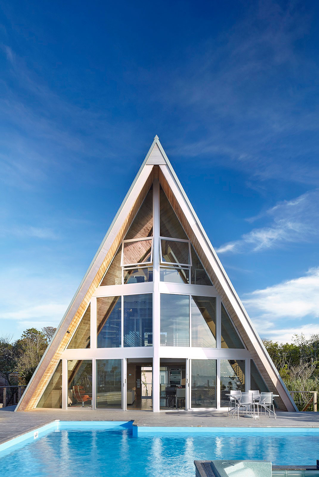 A 1960s Beach Home Turned into Spectacular Modern House on Fire Island by Bromley Caldari Architects (4)