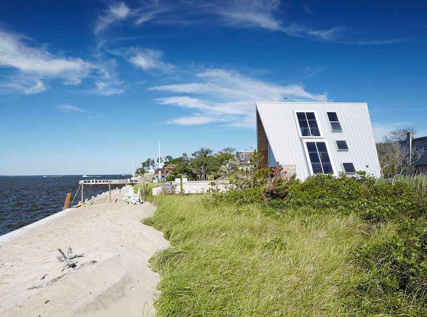 A 1960s Beach Home Turned into Spectacular Modern House on Fire Island by Bromley Caldari Architects (5)