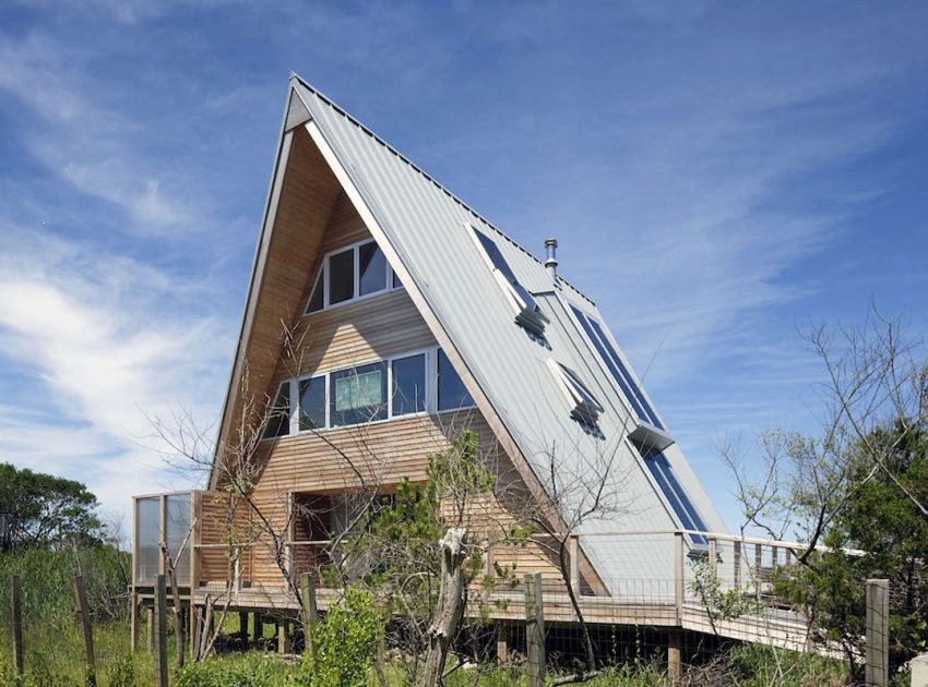 A 1960s Beach Home Turned into Spectacular Modern House on Fire Island by Bromley Caldari Architects (7)