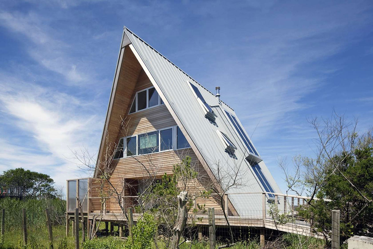 A 1960s Beach Home Turned into Spectacular Modern House on Fire Island by Bromley Caldari Architects (7)