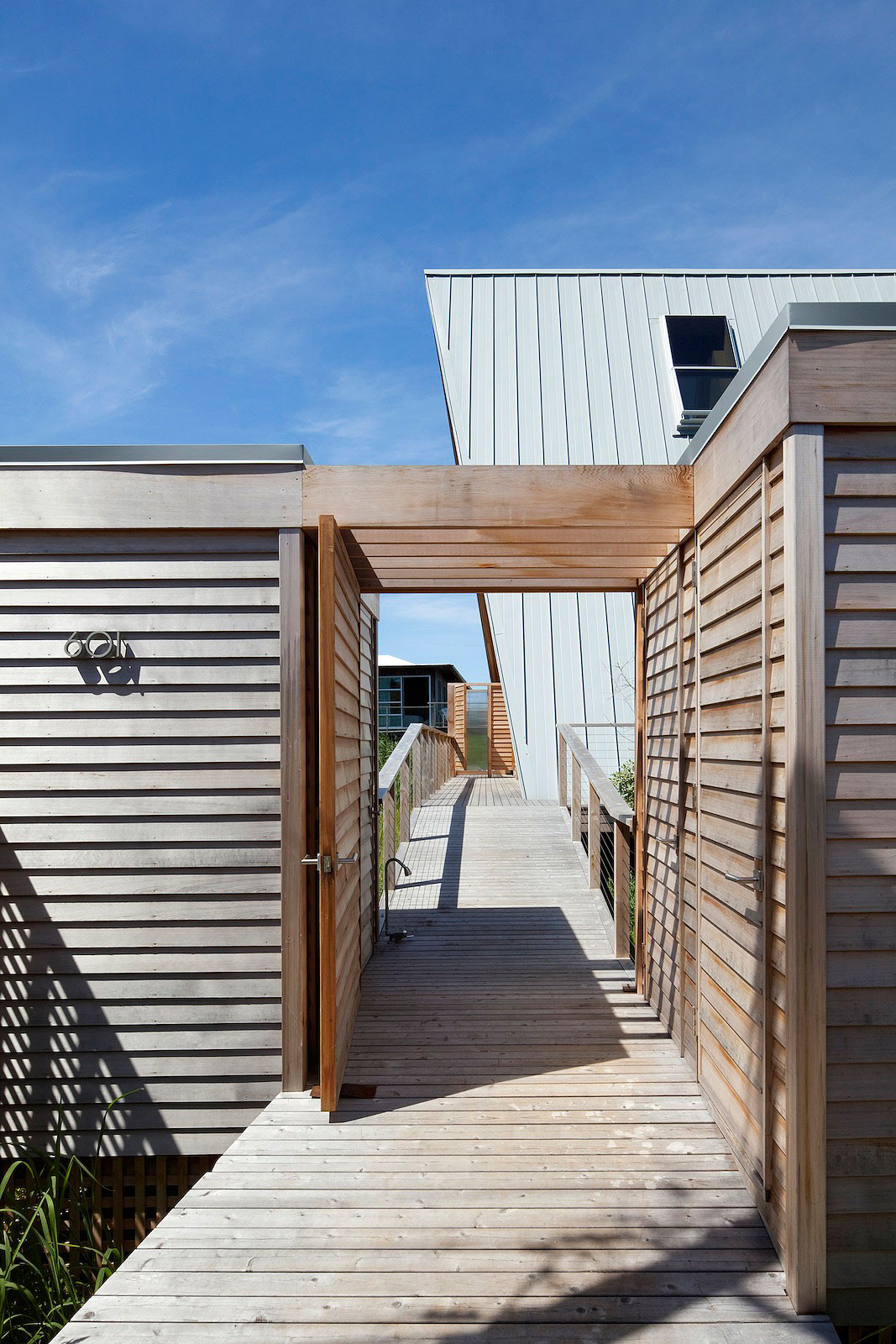 A 1960s Beach Home Turned into Spectacular Modern House on Fire Island by Bromley Caldari Architects (8)