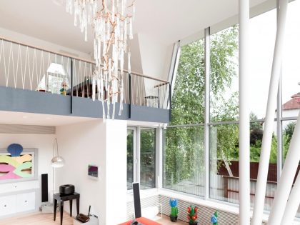 A Bright Modern Home with Stunning Staircase and Open Plan in Moscow by 4a Architekten (41)