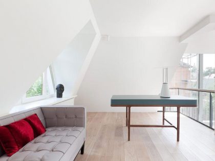 A Bright Modern Home with Stunning Staircase and Open Plan in Moscow by 4a Architekten (43)