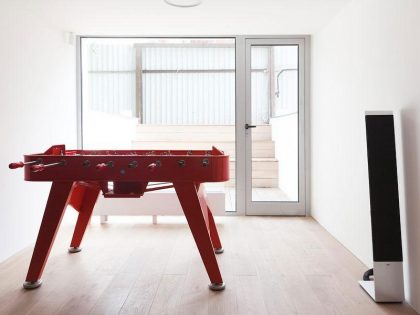 A Bright Modern Home with Stunning Staircase and Open Plan in Moscow by 4a Architekten (46)