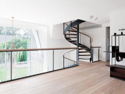 A Bright Modern Home with Stunning Staircase and Open Plan in Moscow by 4a Architekten (54)