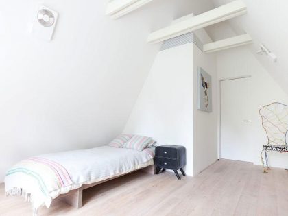 A Bright Modern Home with Stunning Staircase and Open Plan in Moscow by 4a Architekten (60)