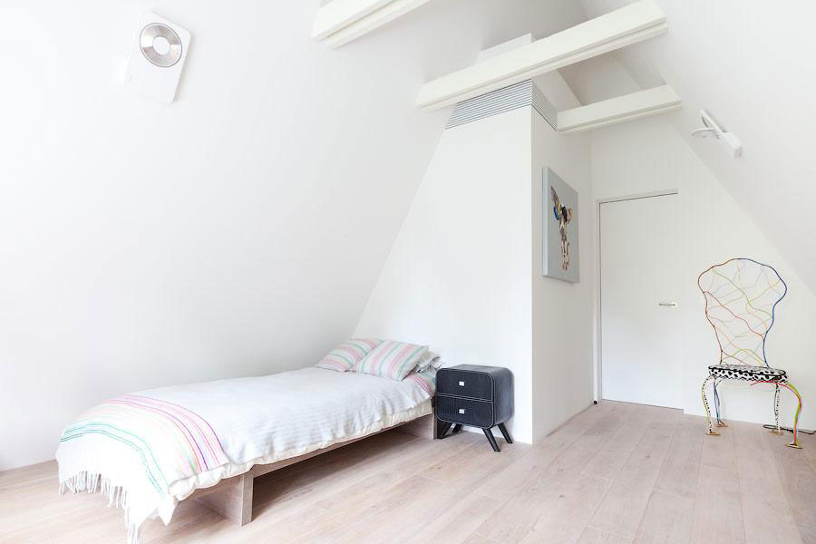 A Bright Modern Home with Stunning Staircase and Open Plan in Moscow by 4a Architekten (60)