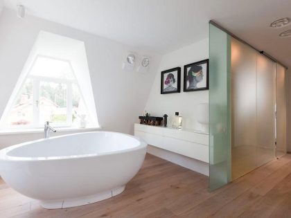 A Bright Modern Home with Stunning Staircase and Open Plan in Moscow by 4a Architekten (62)