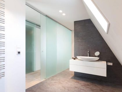 A Bright Modern Home with Stunning Staircase and Open Plan in Moscow by 4a Architekten (63)