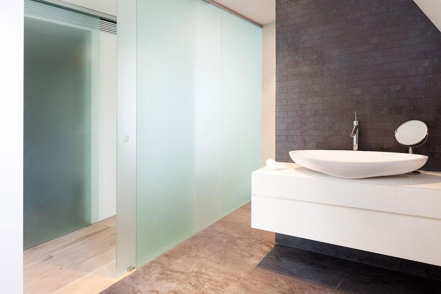 A Bright Modern Home with Stunning Staircase and Open Plan in Moscow by 4a Architekten (64)