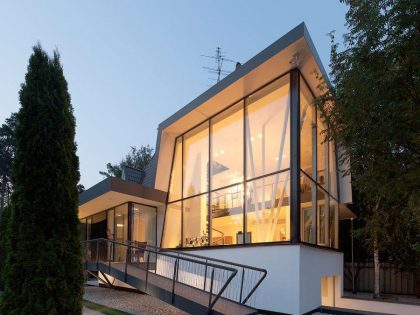 A Bright Modern Home with Stunning Staircase and Open Plan in Moscow by 4a Architekten (70)