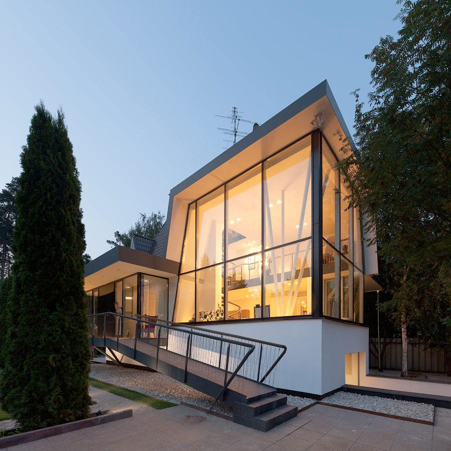 A Bright Modern Home with Stunning Staircase and Open Plan in Moscow by 4a Architekten (70)
