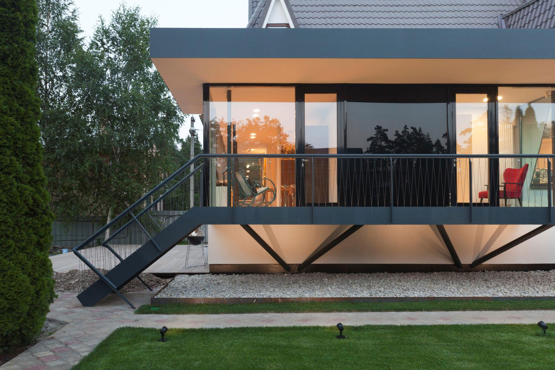 A Bright Modern Home with Stunning Staircase and Open Plan in Moscow by 4a Architekten (76)