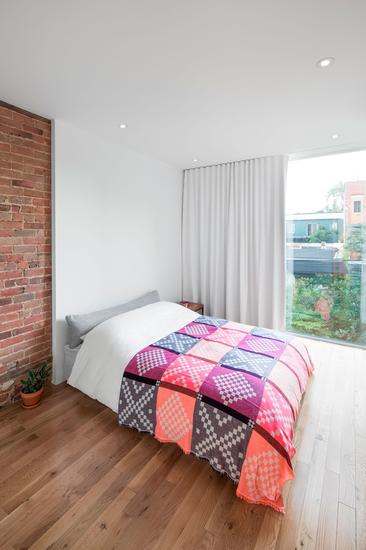 A 19th Triplex Transformed Into an Open, Light-Filled Loft Apartment in Montreal by Anne Sophie Goneau (12)