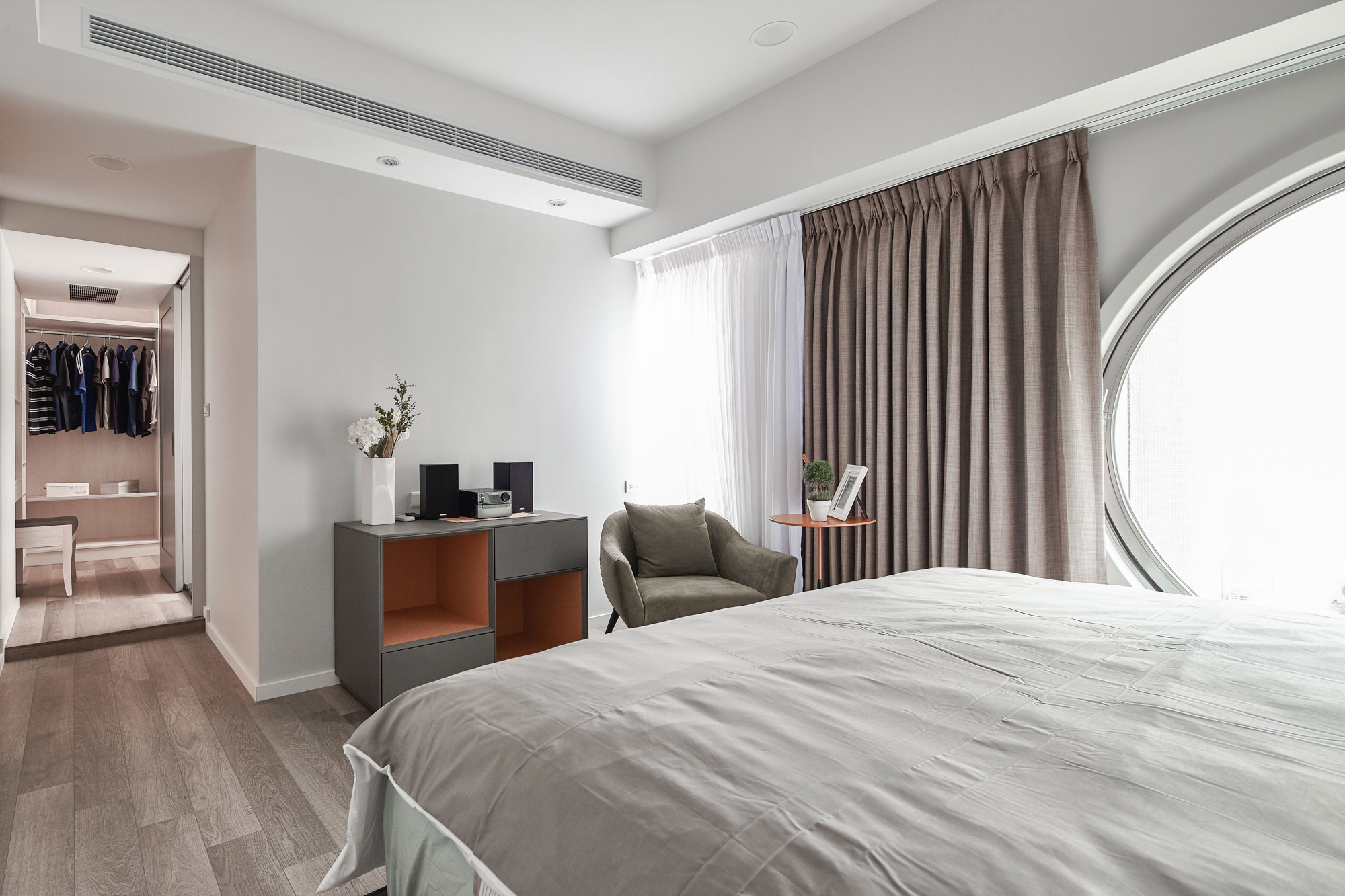 A 30-Year-Old Apartment Turned into a Bright Modern House in Taipei City by Alfonso Ideas (13)