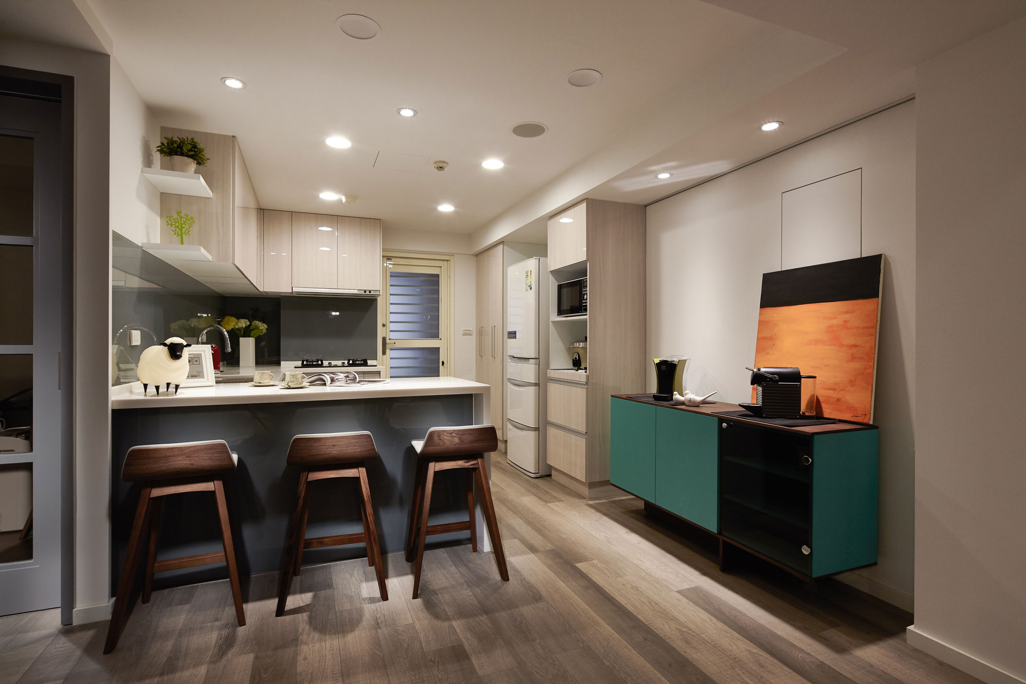 A 30-Year-Old Apartment Turned into a Bright Modern House in Taipei City by Alfonso Ideas (6)