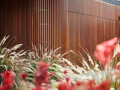 A 70s Home Transformed into a Striking Modern House in Caulfield, Australia by Finney (3)