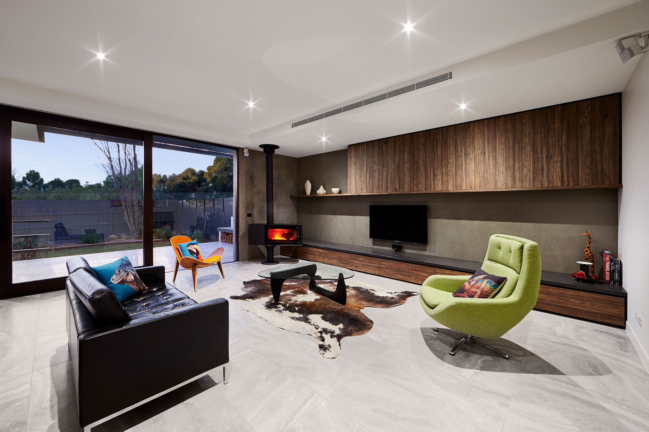 A 70s Home Transformed into a Striking Modern House in Caulfield, Australia by Finney (5)