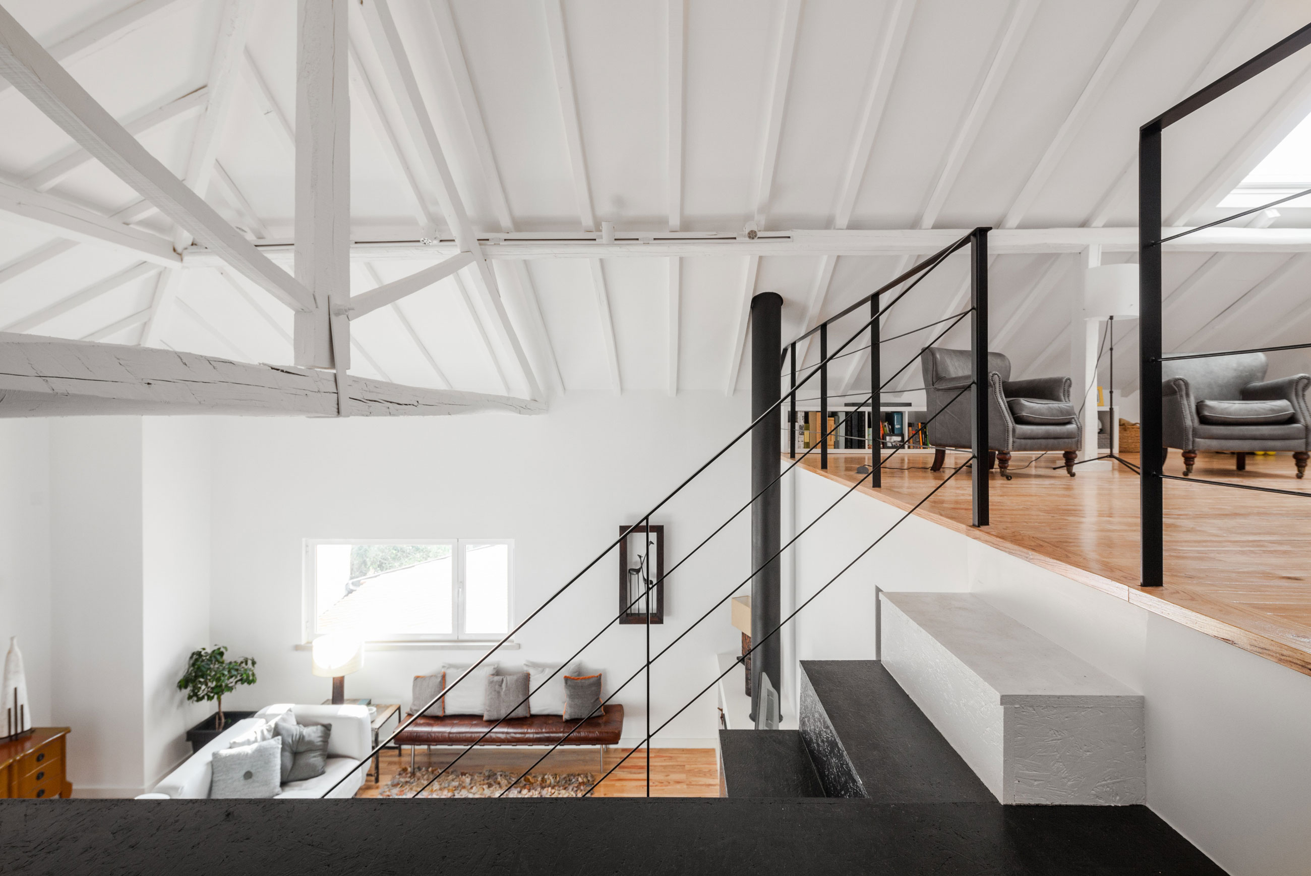 A Barn House Turned Into a Bright Contemporary Home in Monte Real, Portugal by Ines Brandao (10)