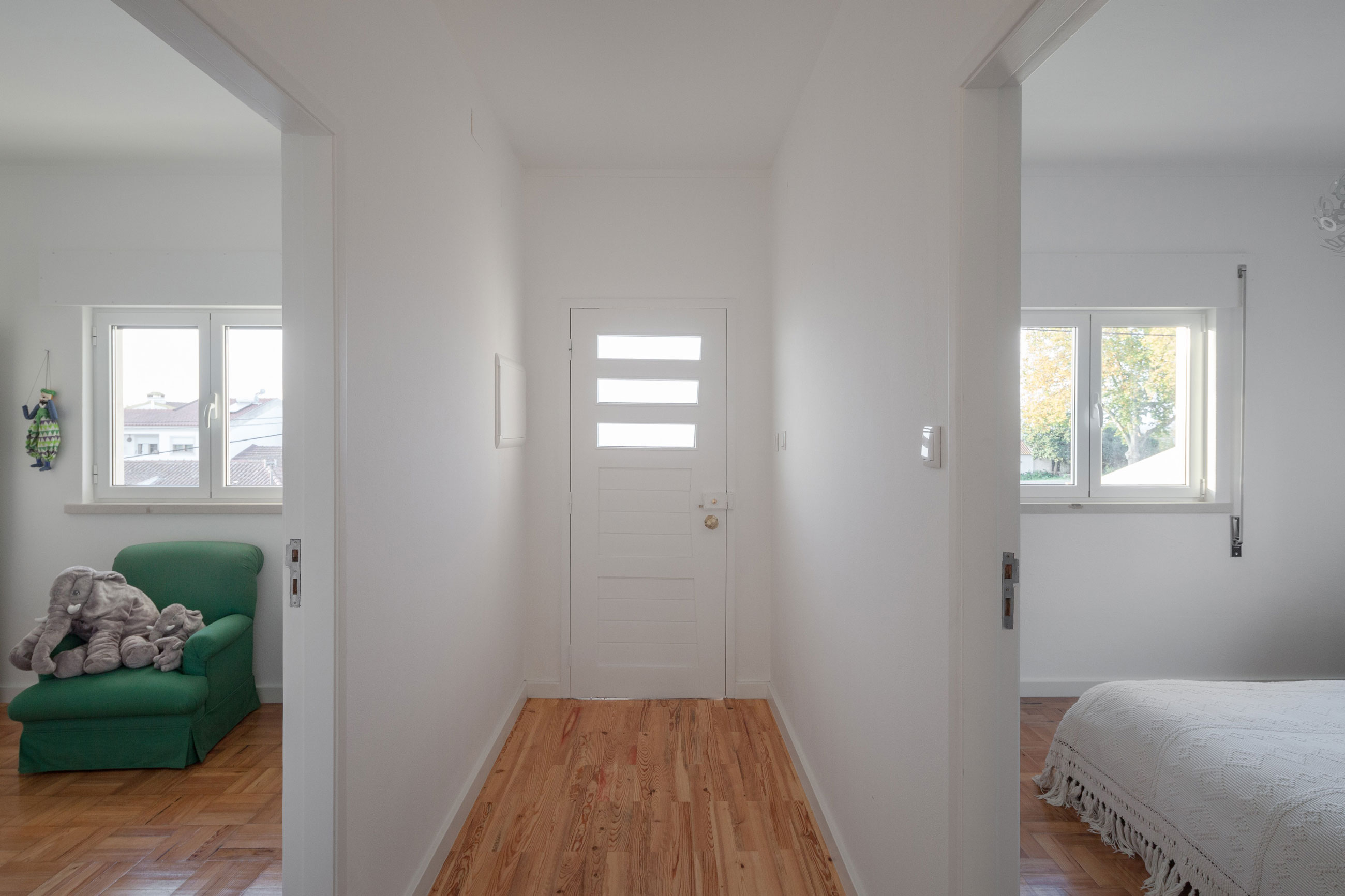 A Barn House Turned Into a Bright Contemporary Home in Monte Real, Portugal by Ines Brandao (13)