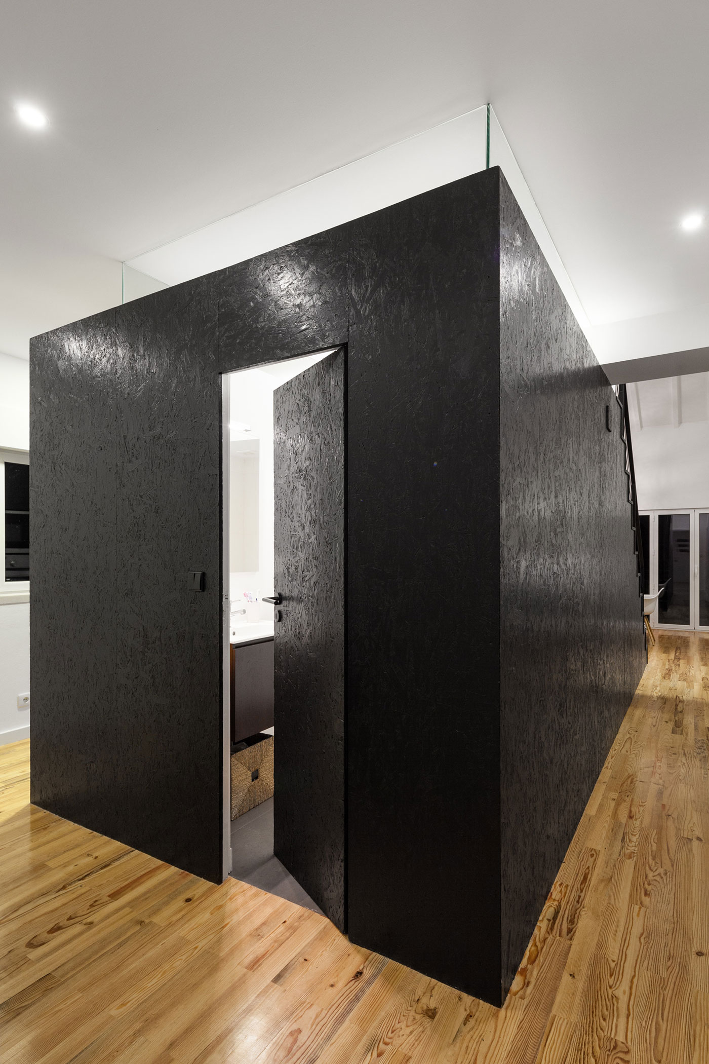 A Barn House Turned Into a Bright Contemporary Home in Monte Real, Portugal by Ines Brandao (14)