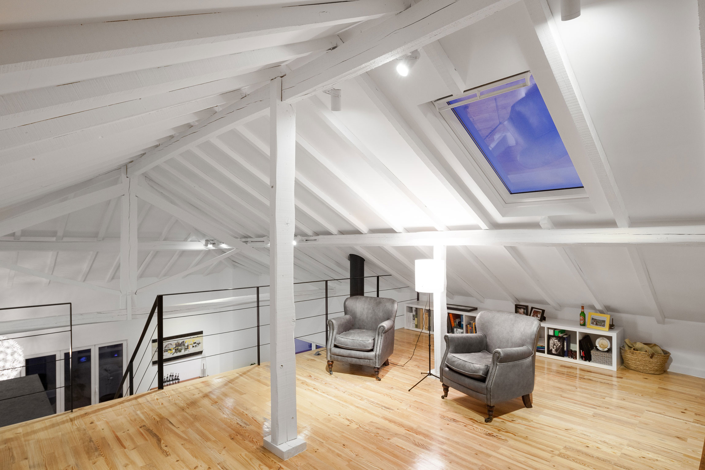 A Barn House Turned Into a Bright Contemporary Home in Monte Real, Portugal by Ines Brandao (2)