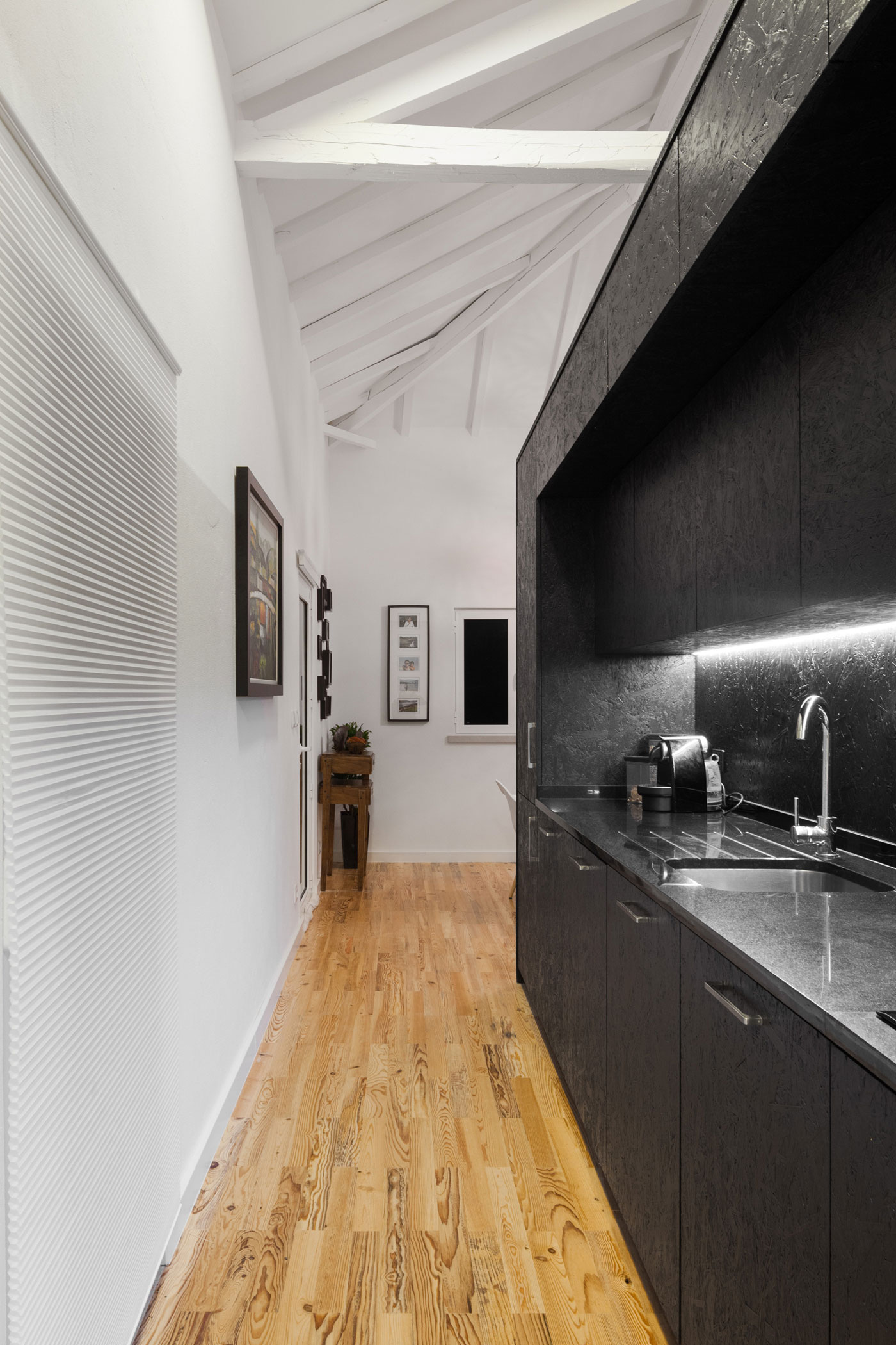 A Barn House Turned Into a Bright Contemporary Home in Monte Real, Portugal by Ines Brandao (3)