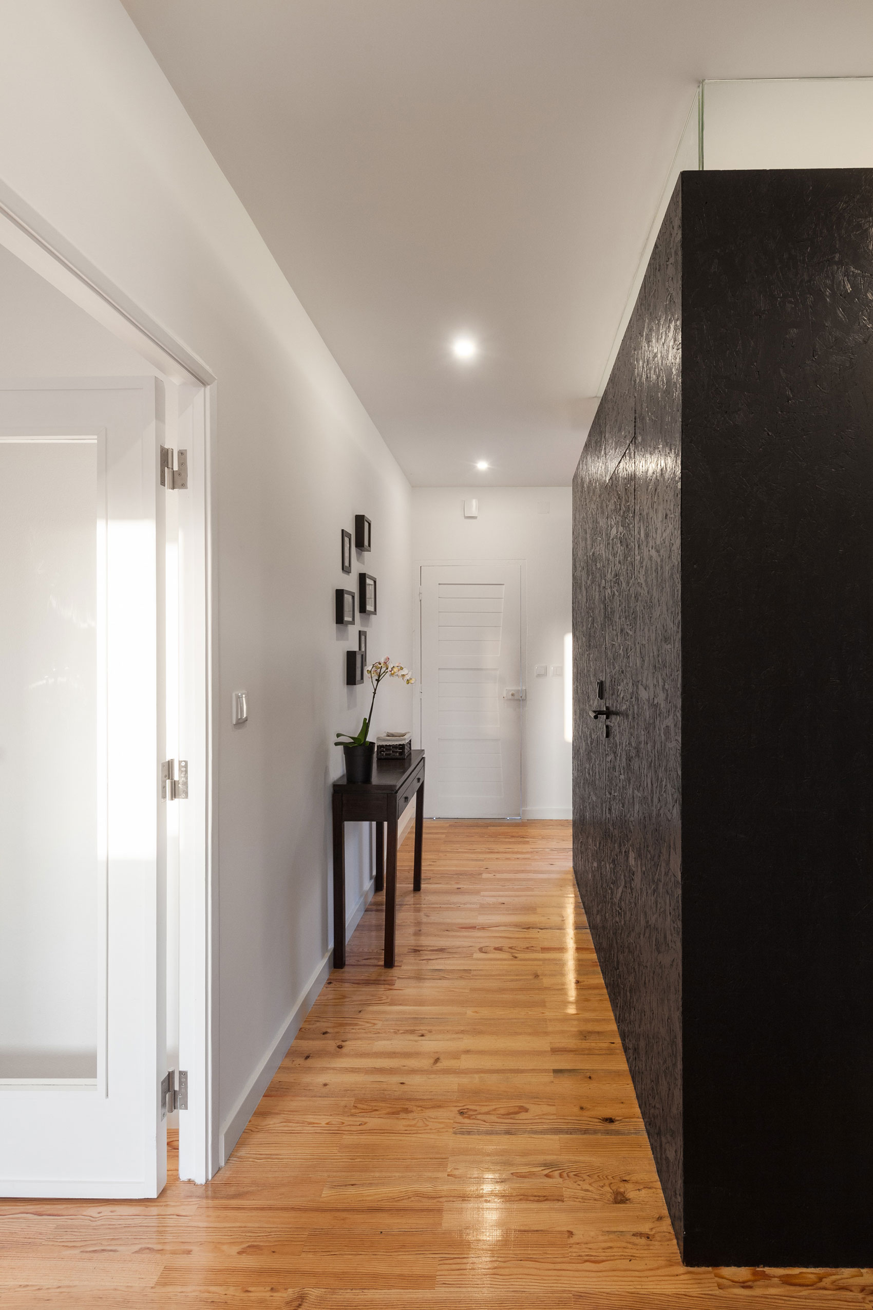 A Barn House Turned Into a Bright Contemporary Home in Monte Real, Portugal by Ines Brandao (4)