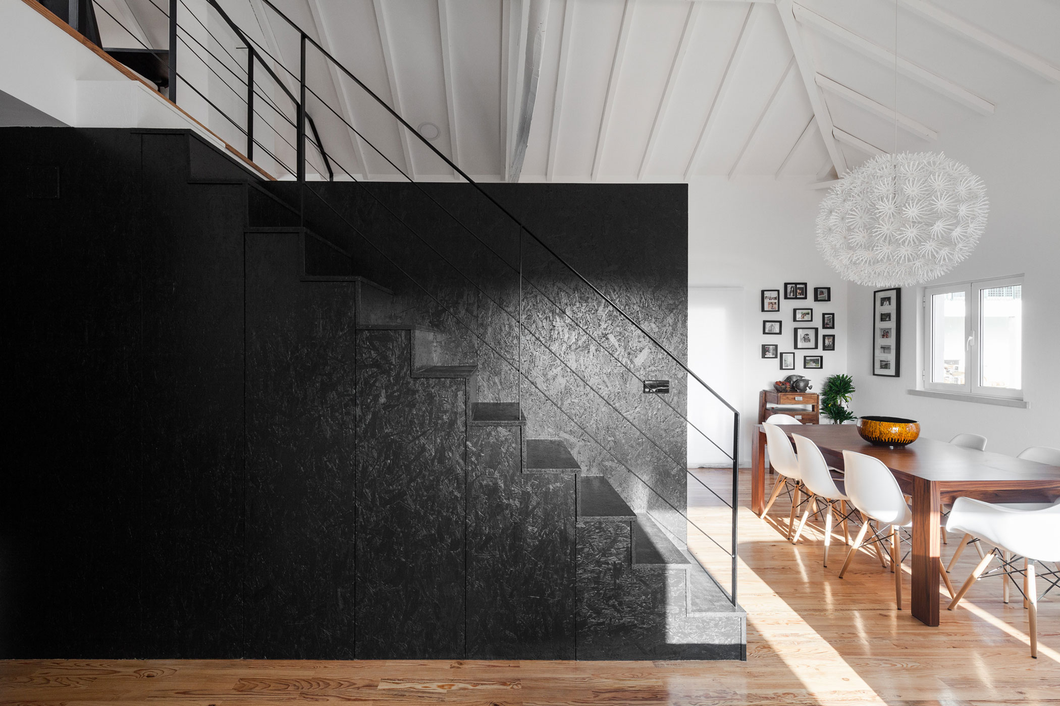 A Barn House Turned Into a Bright Contemporary Home in Monte Real, Portugal by Ines Brandao (8)