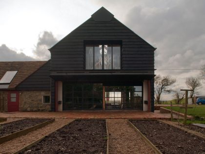 A Barn Transformed into a Beautiful Countryside Home in Folkestone, England by Liddicoat & Goldhill (1)