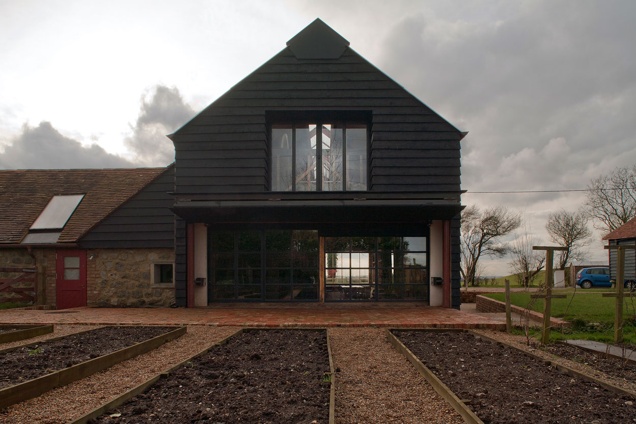 A Barn Transformed into a Beautiful Countryside Home in Folkestone, England by Liddicoat & Goldhill (1)