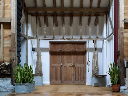 A Barn Transformed into a Beautiful Countryside Home in Folkestone, England by Liddicoat & Goldhill (10)