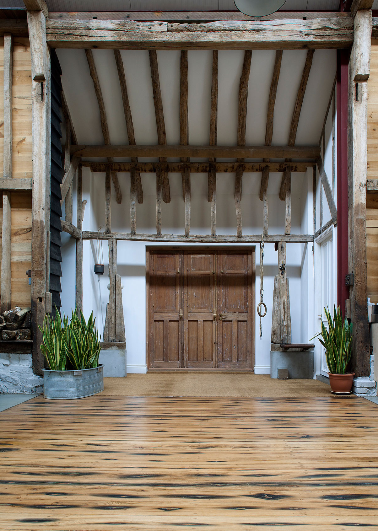 A Barn Transformed into a Beautiful Countryside Home in Folkestone, England by Liddicoat & Goldhill (10)