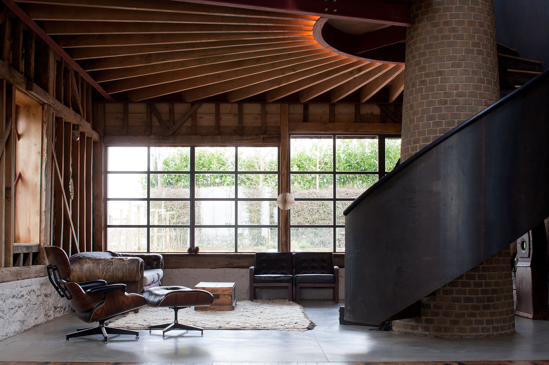 A Barn Transformed into a Beautiful Countryside Home in Folkestone, England by Liddicoat & Goldhill (13)