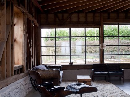 A Barn Transformed into a Beautiful Countryside Home in Folkestone, England by Liddicoat & Goldhill (14)