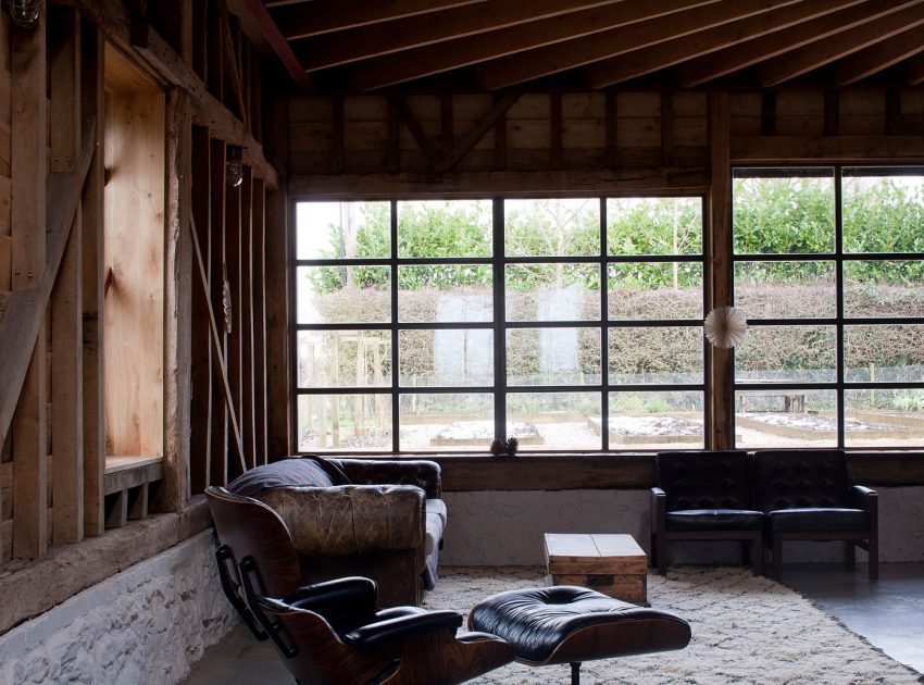 A Barn Transformed into a Beautiful Countryside Home in Folkestone, England by Liddicoat & Goldhill (14)