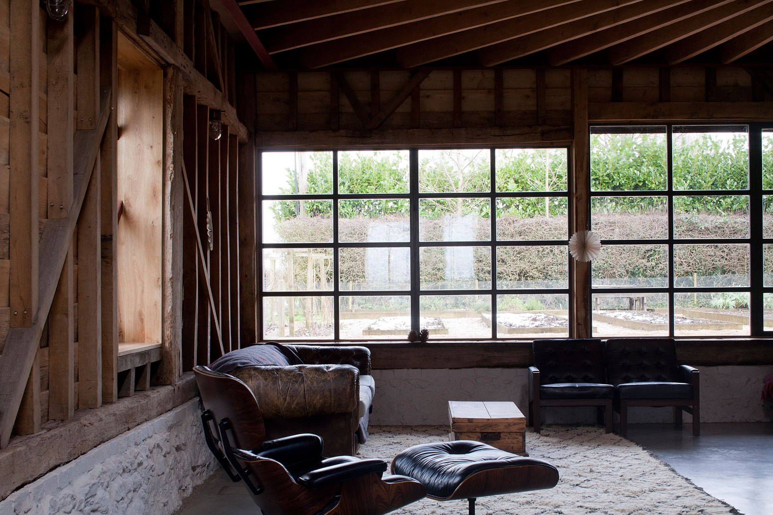A Barn Transformed into a Beautiful Countryside Home in Folkestone, England by Liddicoat & Goldhill (14)