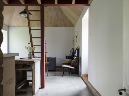 A Barn Transformed into a Beautiful Countryside Home in Folkestone, England by Liddicoat & Goldhill (18)