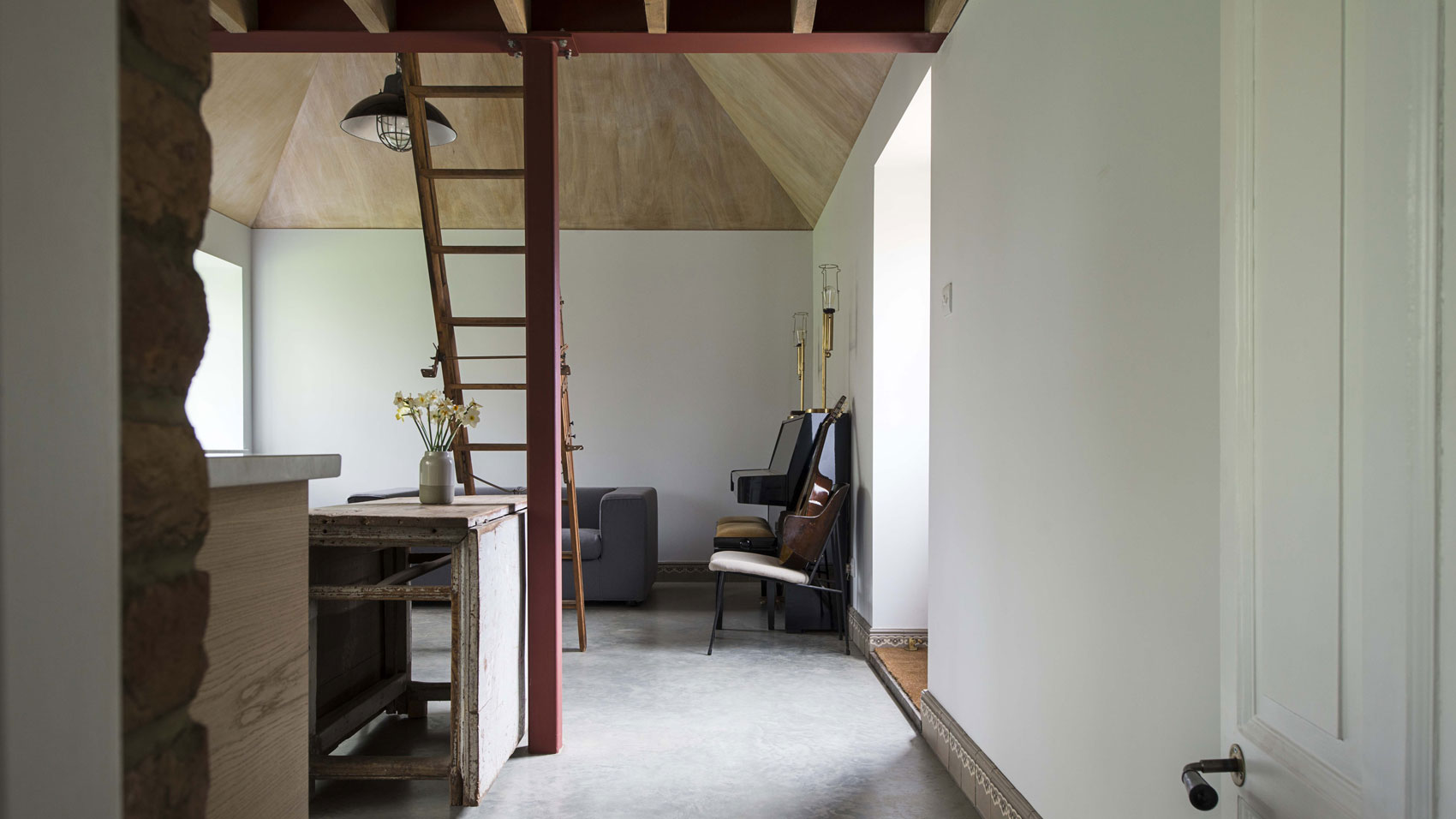 A Barn Transformed into a Beautiful Countryside Home in Folkestone, England by Liddicoat & Goldhill (18)