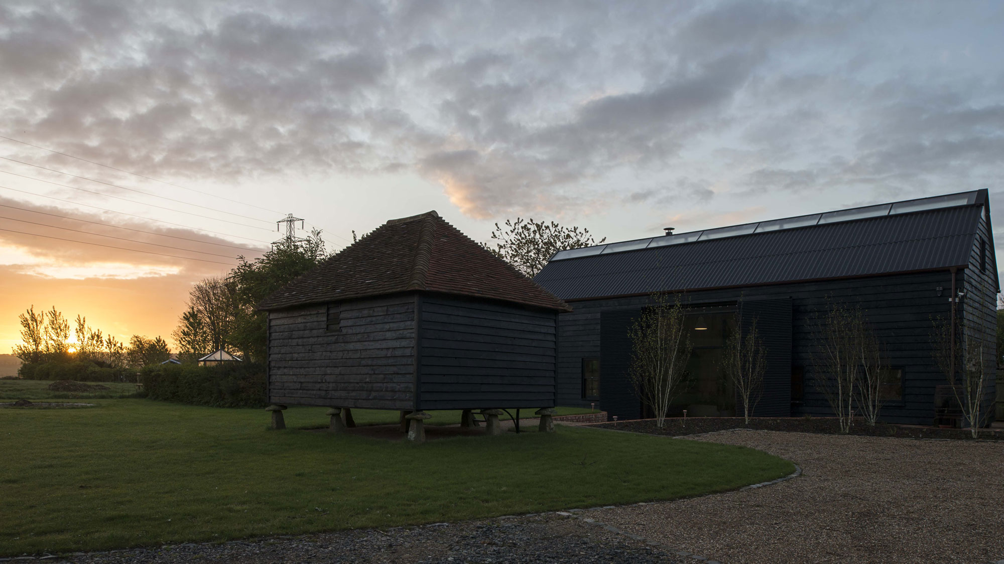 A Barn Transformed into a Beautiful Countryside Home in Folkestone, England by Liddicoat & Goldhill (2)