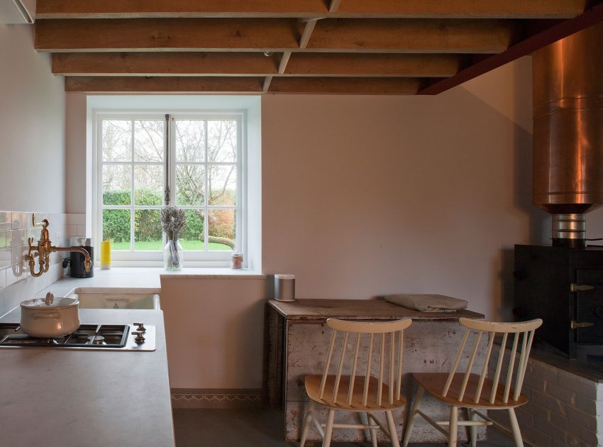 A Barn Transformed into a Beautiful Countryside Home in Folkestone, England by Liddicoat & Goldhill (22)