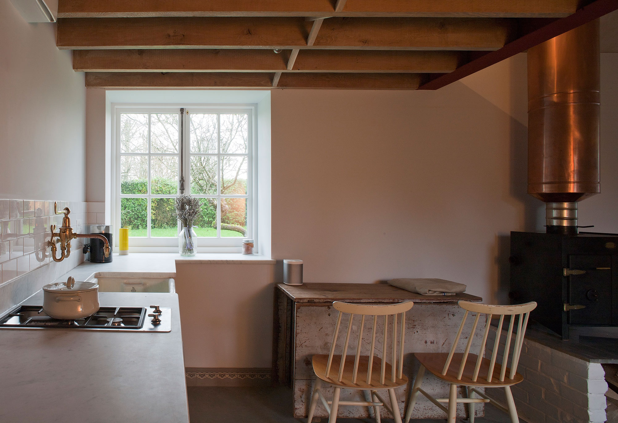 A Barn Transformed into a Beautiful Countryside Home in Folkestone, England by Liddicoat & Goldhill (22)